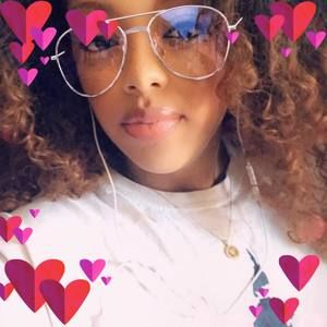 Meet your Posher, Torvaja